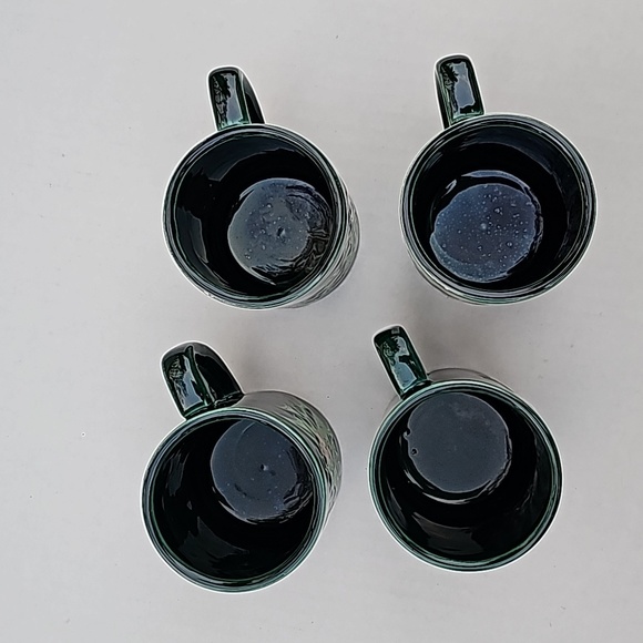 Vintage HTF Green Christmas Holly Berry 4 Piece Mug Set - Picture 10 of 12
